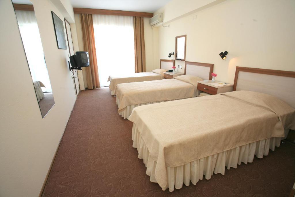 Saturn Hotel Kuşadası Kamer foto