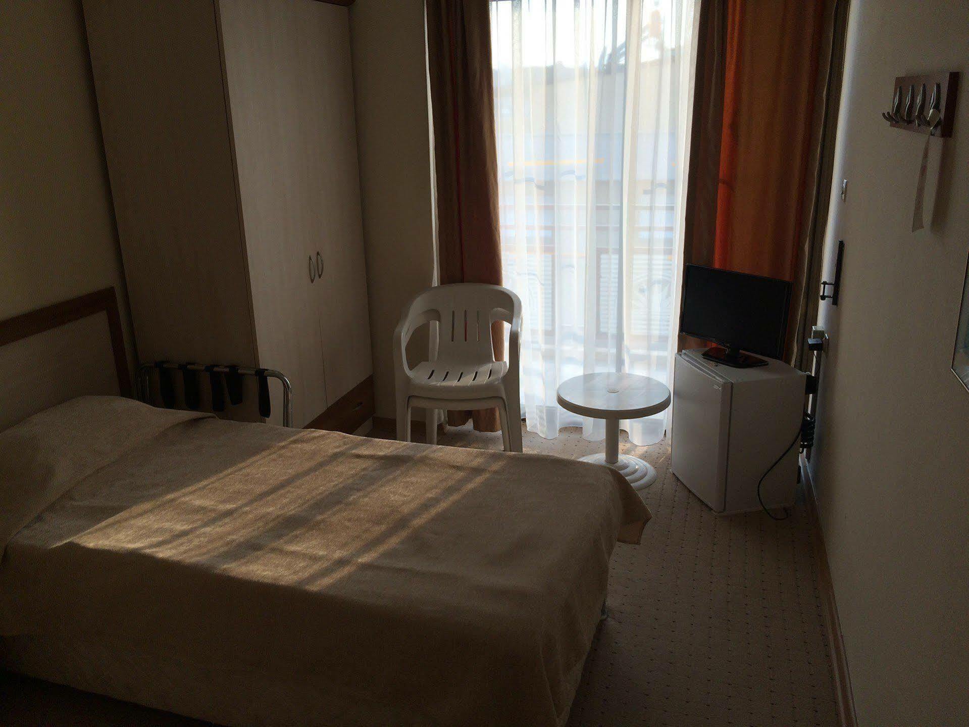 Saturn Hotel Kuşadası Buitenkant foto