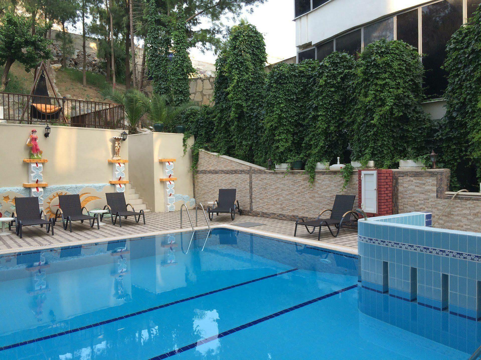 Saturn Hotel Kuşadası Buitenkant foto
